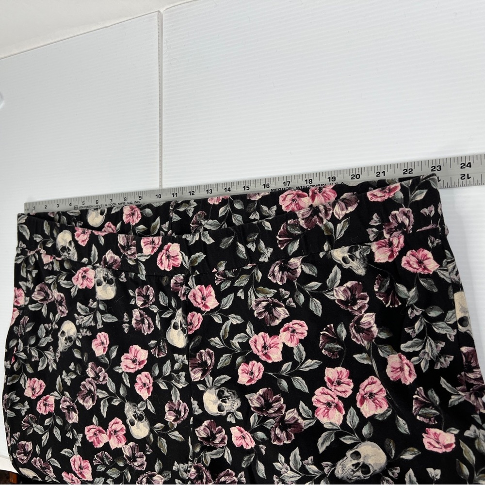 Torrid Skull & Floral Leggings Sz 6 6XLength 36" *READ* Black Pink Purple Green - Picture 5 of 8
